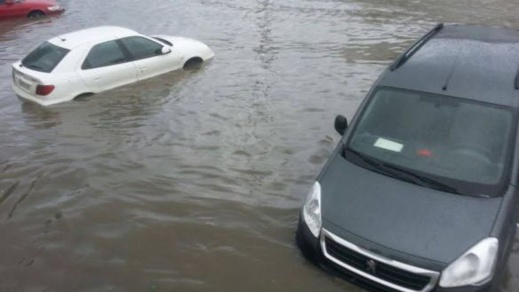 بالصور: ثلاث ساعات من هطول الأمطار تُغرق مدينة طنجة تحت سيول المياه الجارفة