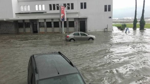 بالصور: ثلاث ساعات من هطول الأمطار تُغرق مدينة طنجة تحت سيول المياه الجارفة