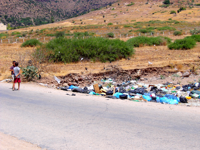 جماعة بني سيدال الجبل تستغيث من الأزبال والروائح الكريهة