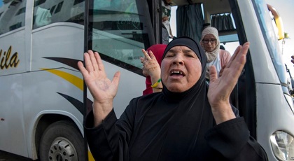 المجلس الوطني لحقوق الإنسان يوقف الحافلة التي خصصها لنقل أقارب معتقلي حراك الريف لهذا السبب