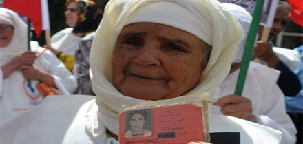 وقفة احتجاجية لضحايا الطرد التعسفي من الجزائر أمام القنصلية الجزائرية بمدينة وجدة 