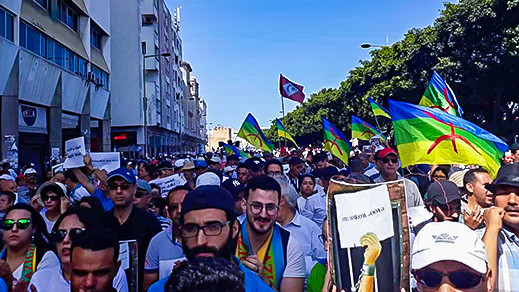 انطلاق مسيرة التضامن مع معتقلي الحراك بالرباط وسط اتهامات للسلطة بمضايقة مشاركين من مدن اخرى