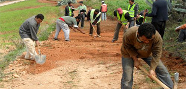 جمعية بـن زمـور للأعمال الإجتماعية و التنمية تفك عزلة دوار بويخباش