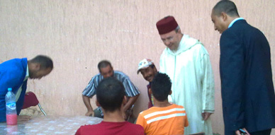 عامل الناظور يزور جمعية سلوان الثقافية في المقر المخصص لعميلة إفطار رمضان