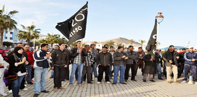 حركة 20 فبراير تؤكد عدم اعترافها بالحكومة الجديدة خلال مسيرة احتجاجية بالناظور
