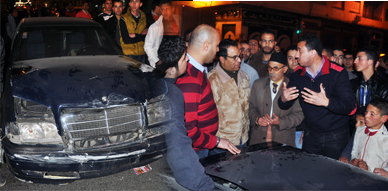 سيارة " ريفولي " تتسبب في احتجاج بشارع يوسف إبن تاشفين بالناظور عقب إصطدامها بسيارة خفيفة وفرارها