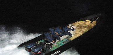 ظبط  قارب مطاطي وحجز كمية 140 كيلوغراما من مخدر الشيرا بعرض سواحل راس الماء بالناظور