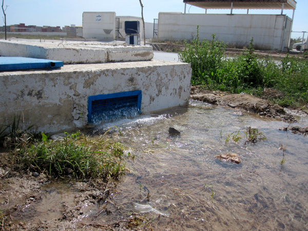 انفجار قناة رئيسية للماء الصالح للشرب بسلوان منذ شهرين والمسؤولون في سبات عميق