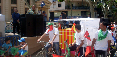 جمعية الفارابي الثقافية ببندريل الإسبانية تشارك في استعراض للدراجات الهوائية