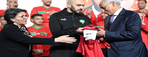 محكوم بالإعدام يثير تعاطف أعضاء المنتخب الوطني بأداء أغنية أثارت إعجاب اللاعبين