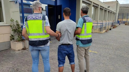 إسبانيا ترحل مهاجرا مغربيا بعد تورطه في محاولة السرقة