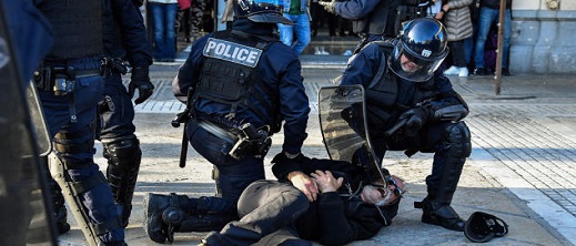 فرنسا.. قتل مهاجر يقود إلى إيداع خمسة ضباط شرطة في الحبس