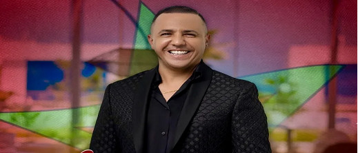 المغني الجزائري فضيل يهدي أغنية للملك محمد السادس والشعب المغربي