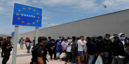 وزيرة إسبانية تعلن حاجة بلادها إلى ربع مليون مهاجر