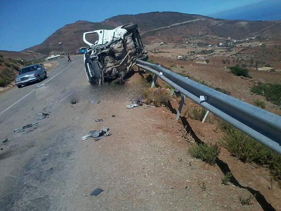 إصابات و خسائر مادية جسيمة في الممتلكات في حادثة سير خطيرة على الطريق الرابطة بين الحسيمة و طنجة