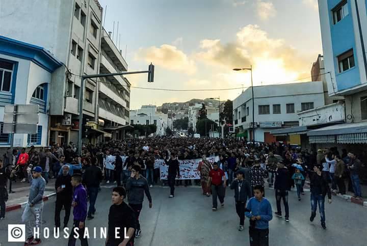 مسيرة إحتجاجية حاشدة لساكنة تماسينت تزامنا مع تواجد وزير الداخلية بمدينة الحسيمة 