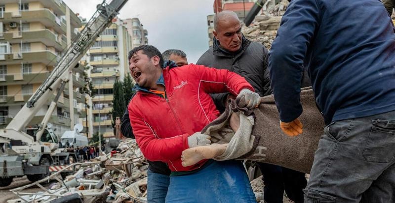 ارتفاع حصيلة القتلى المغاربة جراء الزلزال المدمر الذي ضرب تركيا