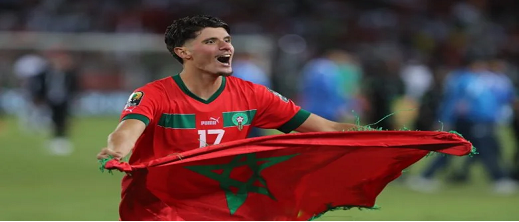 أسامة العزوزي يثبت جدارته كبديل لأمرابط المصاب في المنتخب المغربي