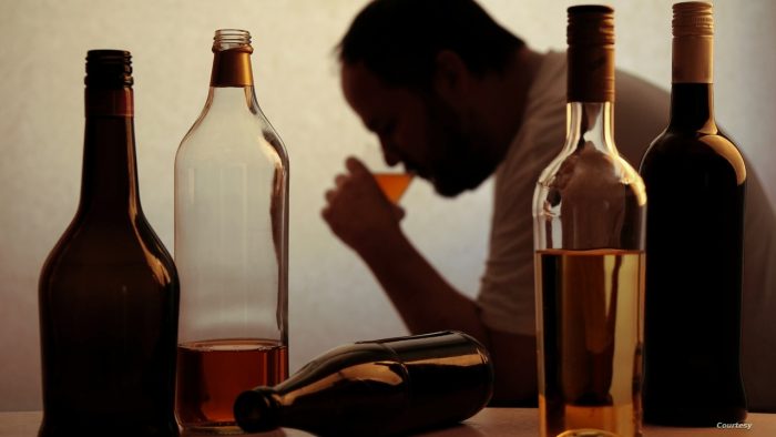 الحكومة تسعى إلى جني مداخيل إضافية من الخمور والكحول