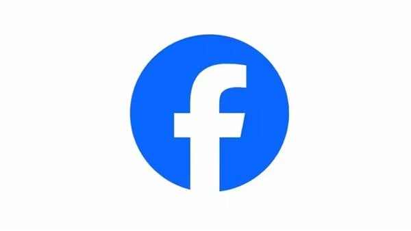 سقوط تطبيقات شركة فايسبوك