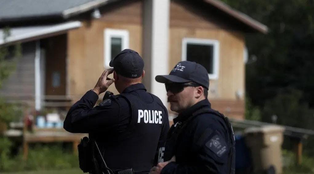 الشرطة الفرنسية توقف "بلوغر" مغربية احتجزت شابين بمنزلها